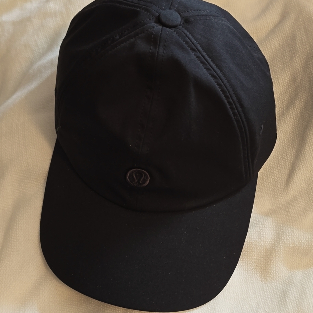 LULULEMON HAT